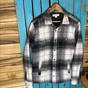 Aeropostale Black and White Plaid Jacket size medium snap up quilted lining